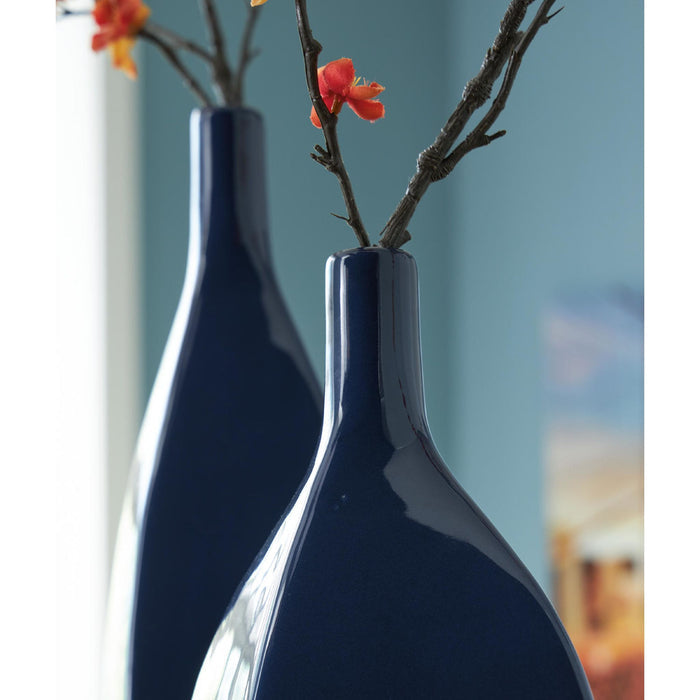 Abtinson Vase