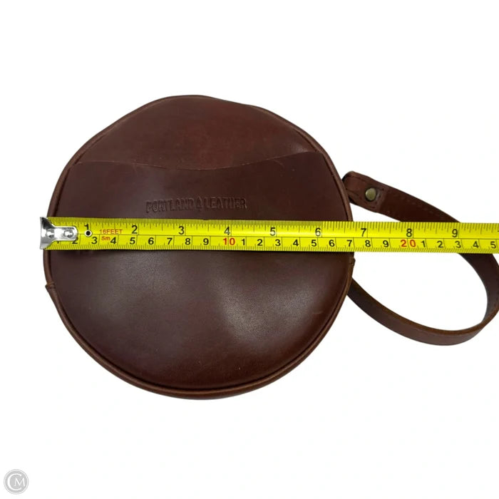 Circle Crossbody Handbag Leather By Portland Leather, Size: Medium