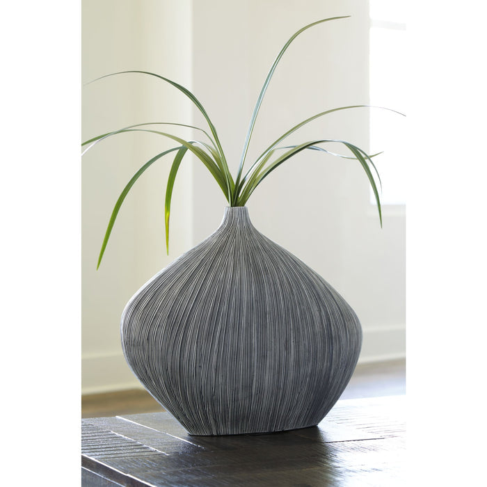 Donya Vase