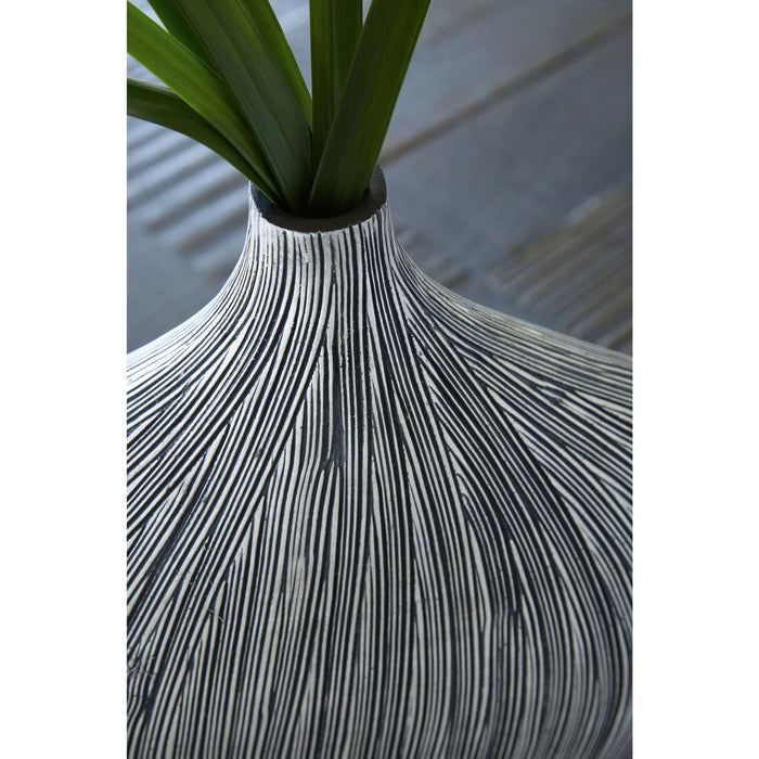 Donya Vase
