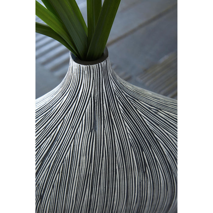Donya Vase