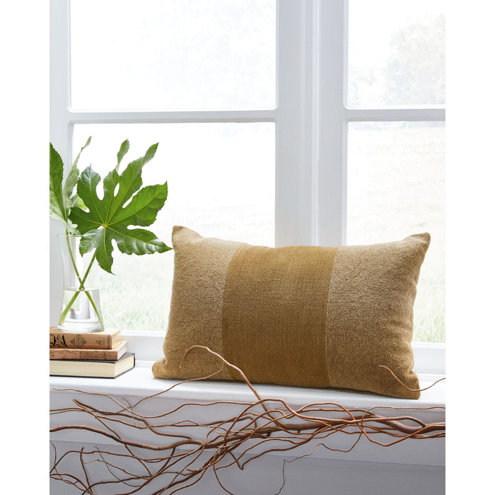 Dovinton Accent Pillow