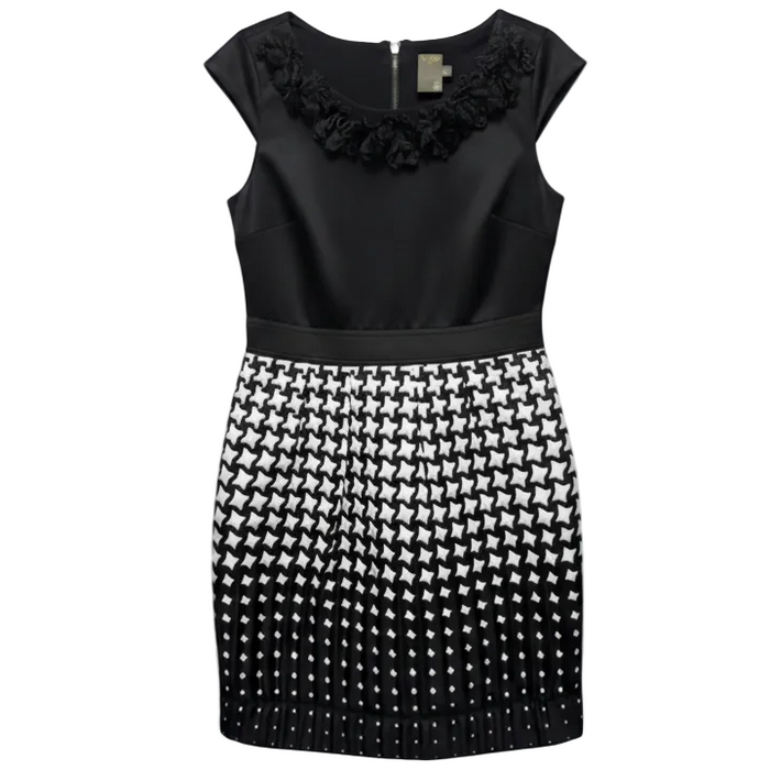 Dress Casual Short By Taylor In Black & White, Size: 10