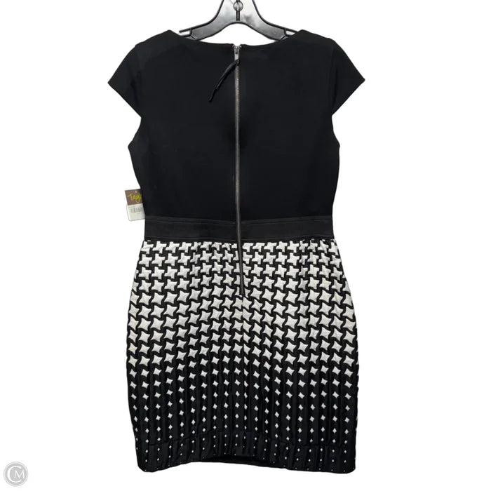 Dress Casual Short By Taylor In Black & White, Size: 10