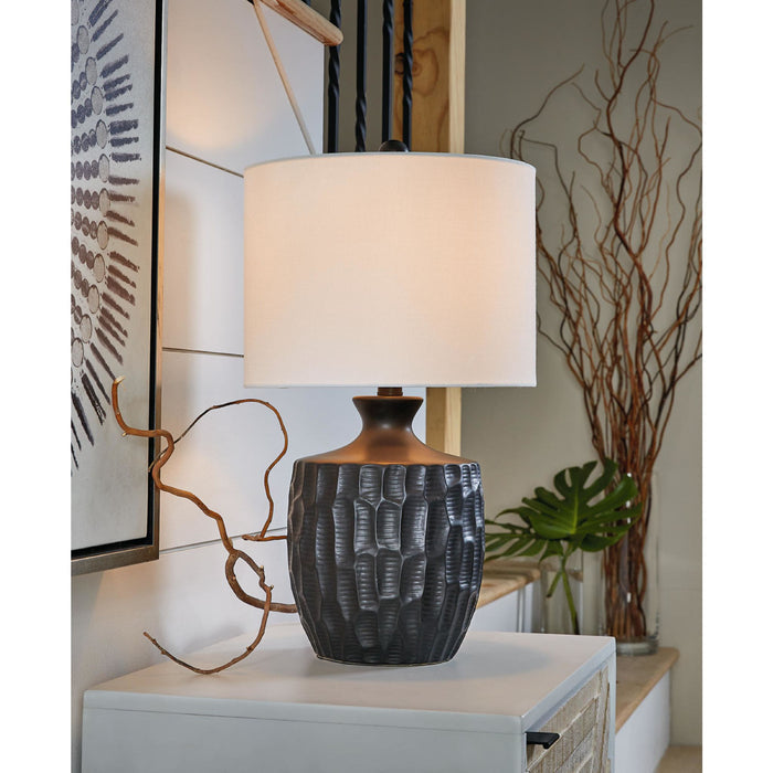 Ellisley Table Lamp