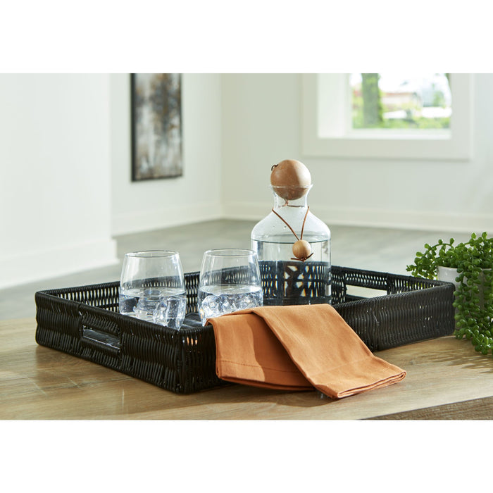 Evonne Tray