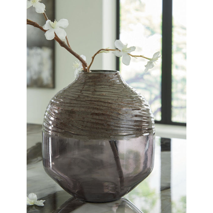 Harpwick Vase