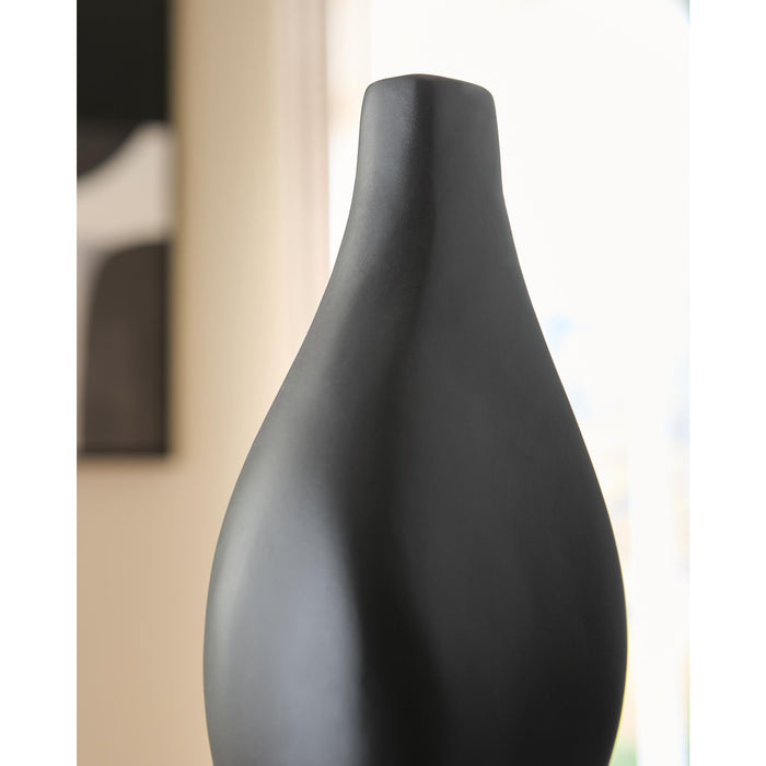 Judsen Vase