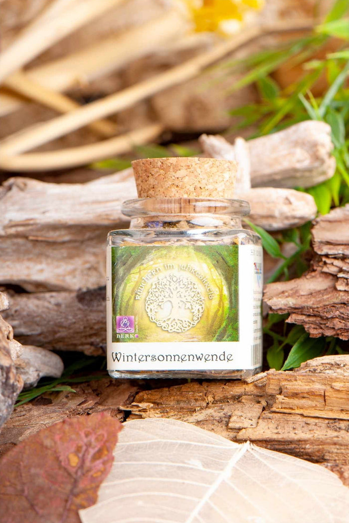 Jahreskreis-Raeucherung Wintersonnenwende Jule im winterlichen Ritualsetting