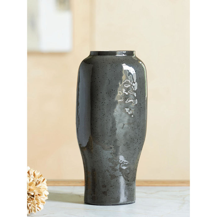Kierlain Vase