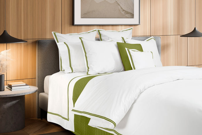 Duvet Cover (Queen) / White/Moss Green