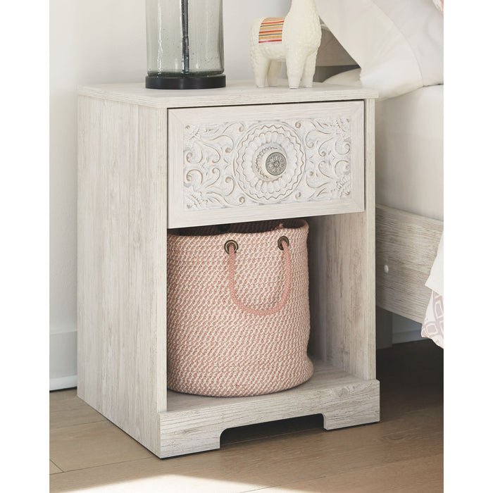 Paxberry Nightstand