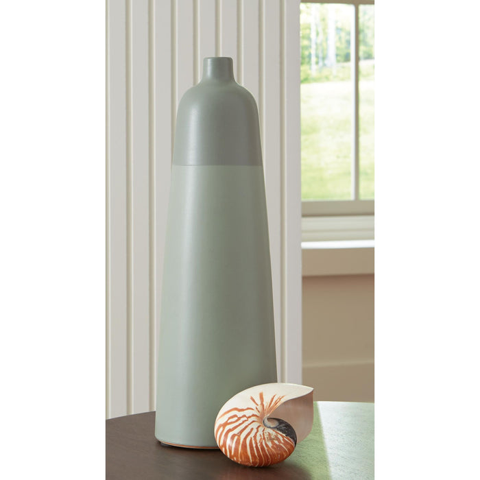 Peerland Vase