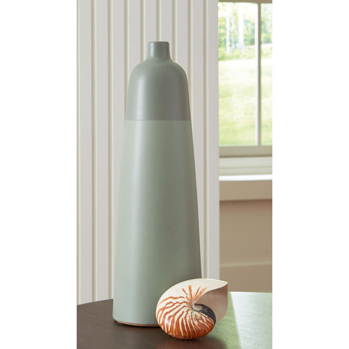 Peerland Vase