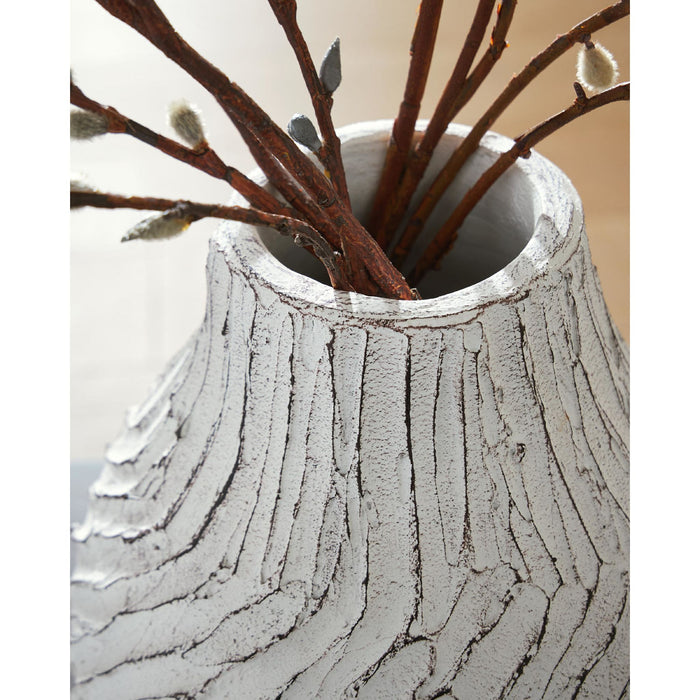 Shelvie Vase