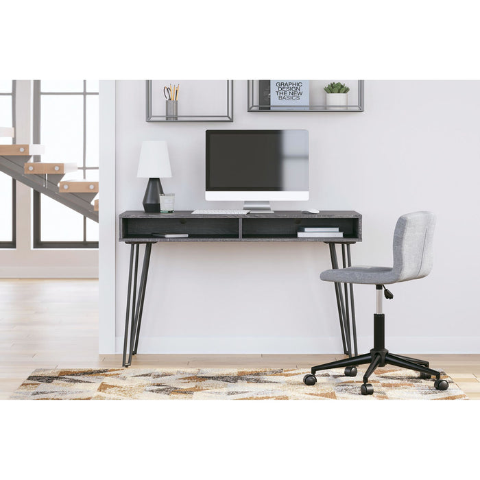 Strumford Desk