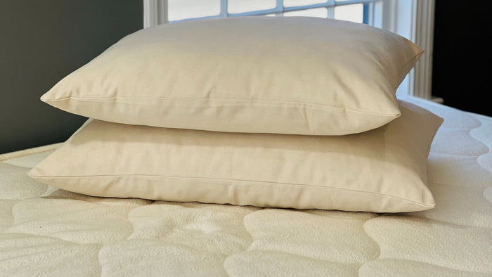 TOM Organic Wooly Bolas Pillow